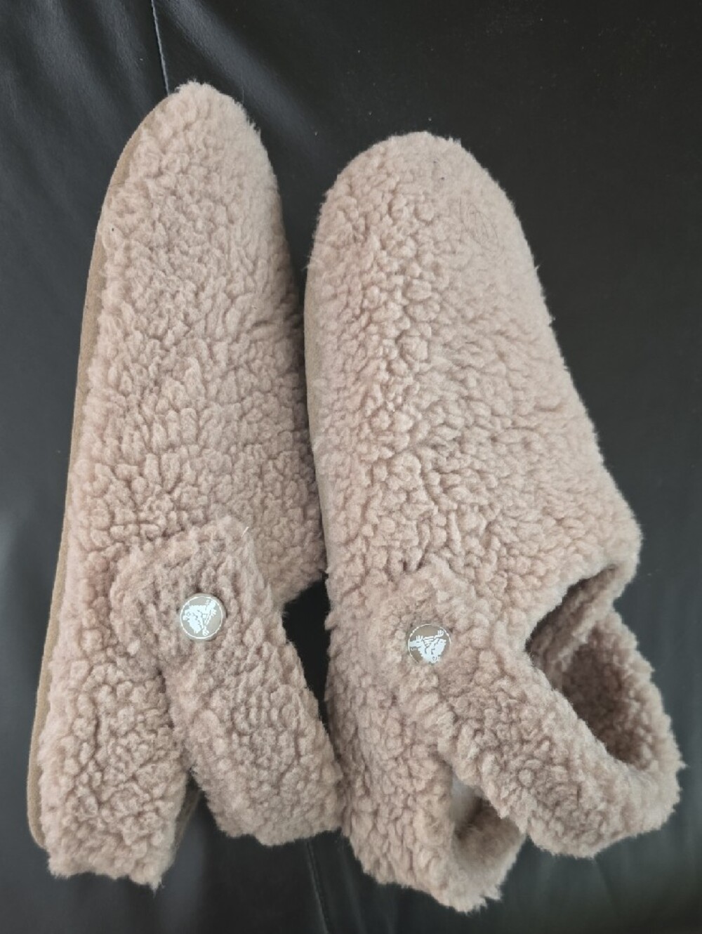 CROCS Plush Sherpa Slip-On Slippers in Khaki. Teddy Bear CROCS! - Picture 6 of 8